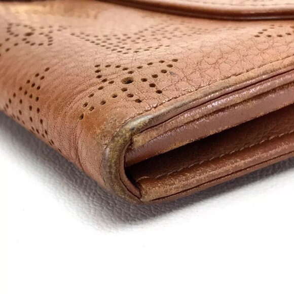 LOUIS VUITTON Mahina Clutch Amelia Bifold Long Wallet - Picture 8 of 10